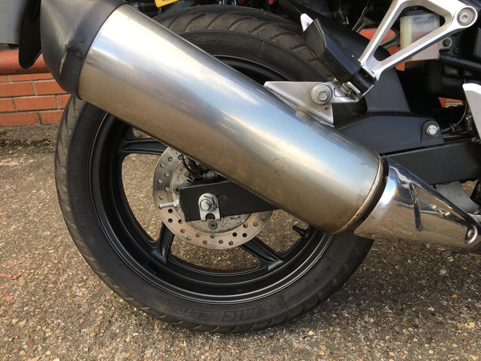 HONDA CBR300 RA-F thumbnail 4