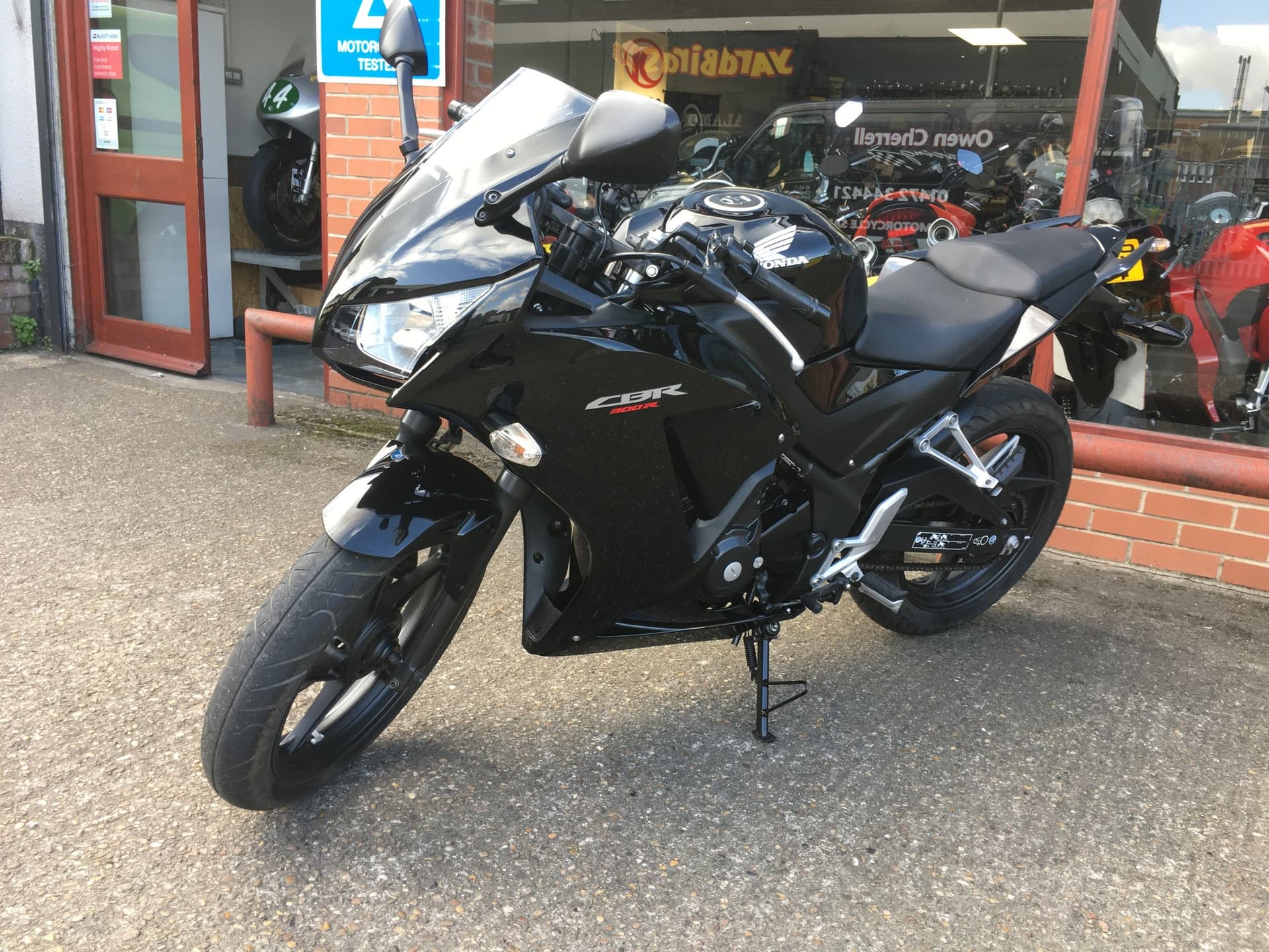 HONDA CBR300 RA-F thumbnail 6