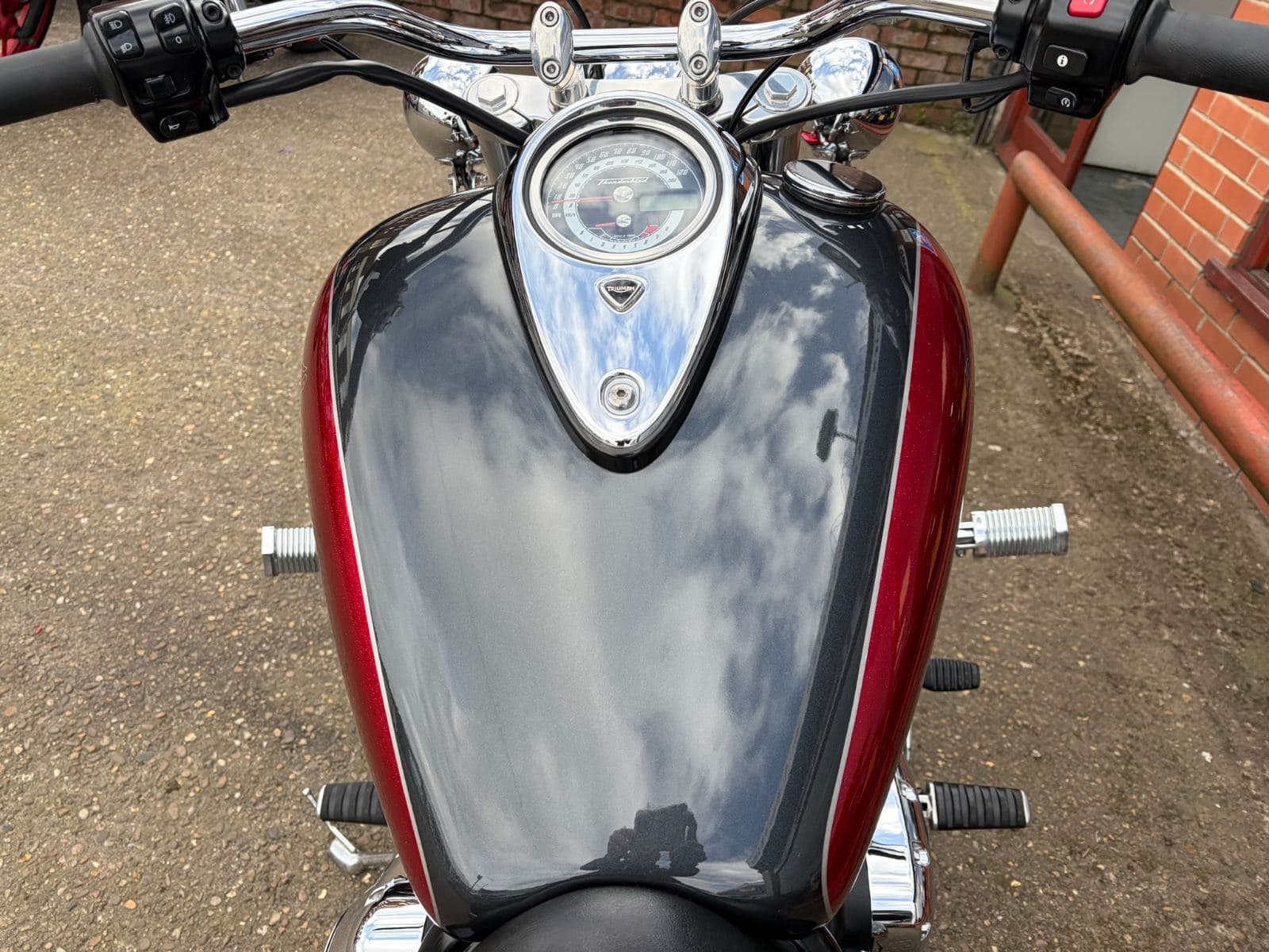 Triumph Thunderbird 1600 thumbnail 8