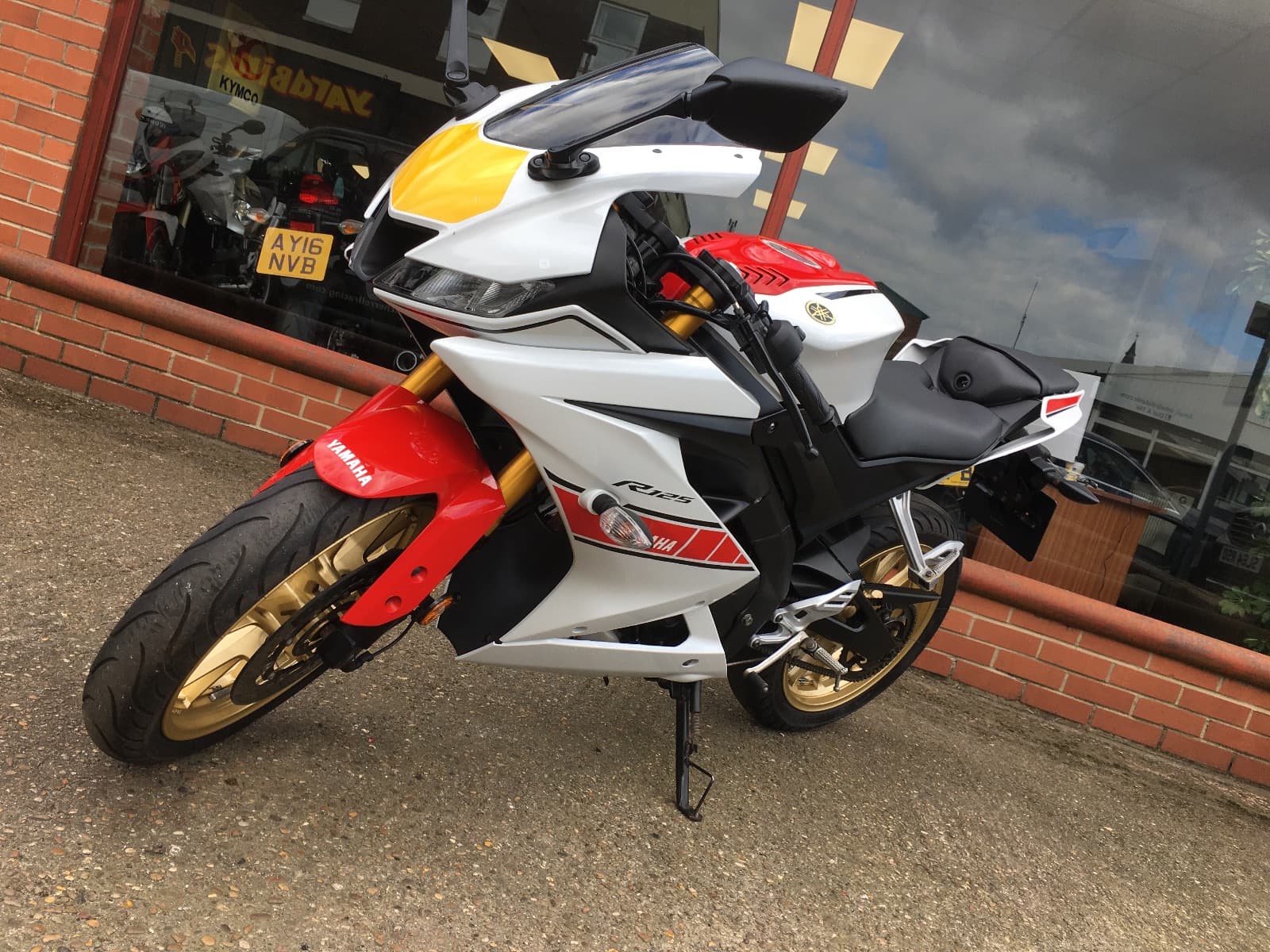 YAMAHA R125 thumbnail 12