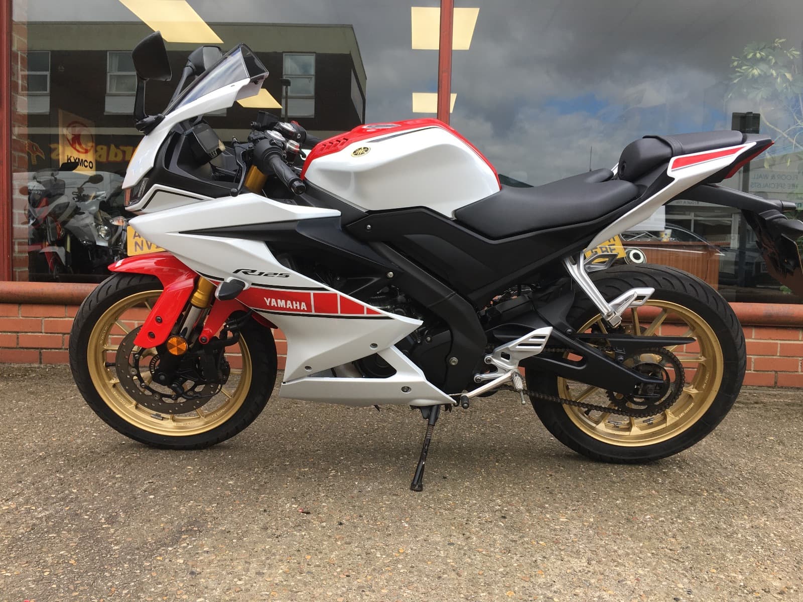 YAMAHA R125 thumbnail 2