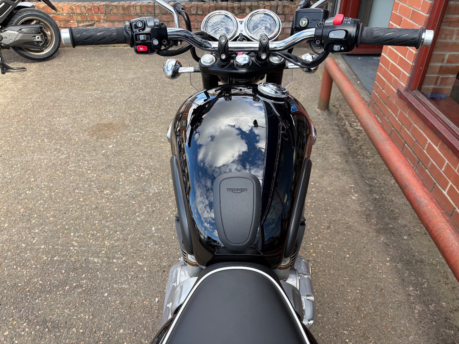 TRIUMPH BONNEVILLE T120 thumbnail 4