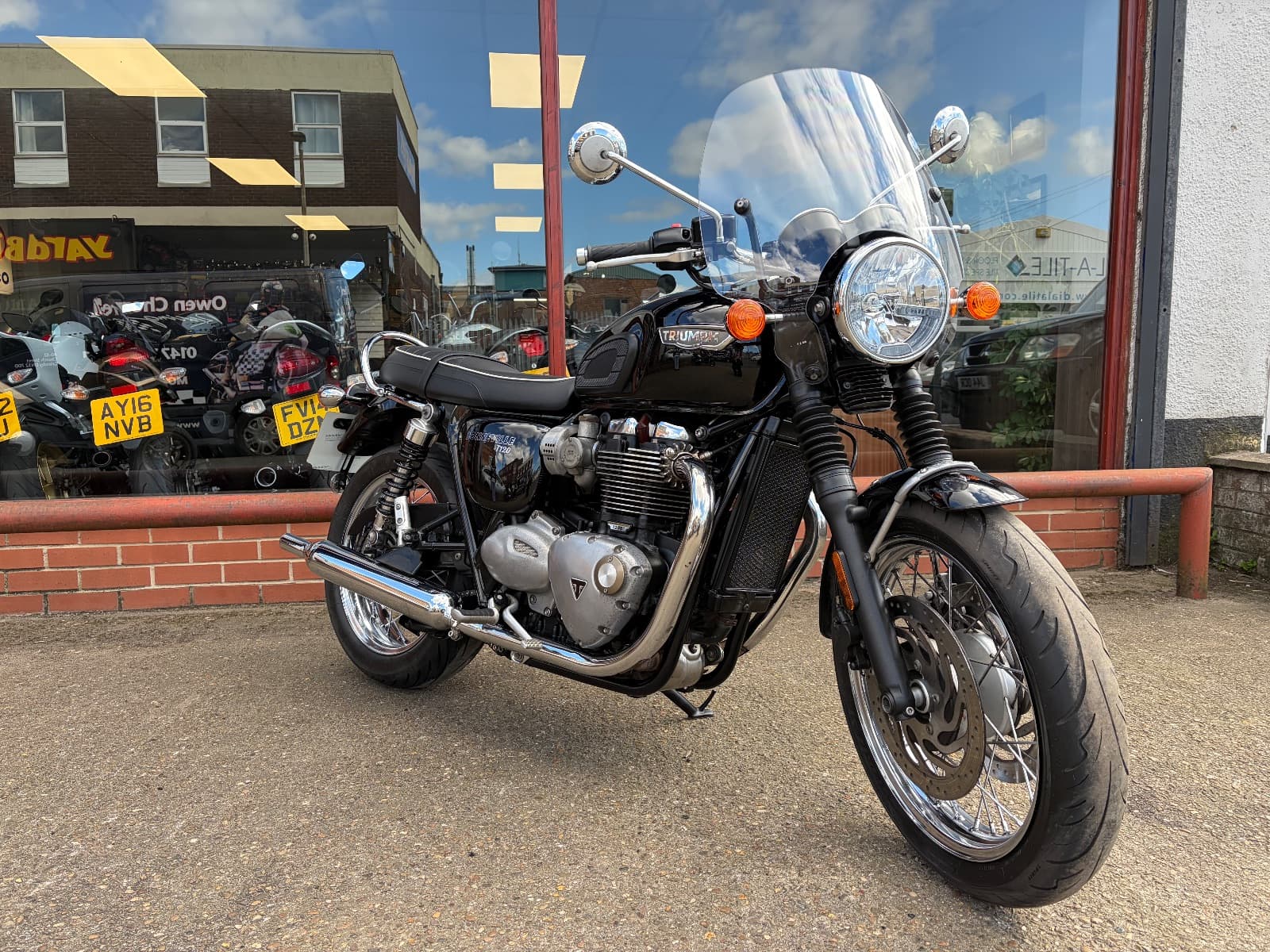 TRIUMPH BONNEVILLE T120 thumbnail 13