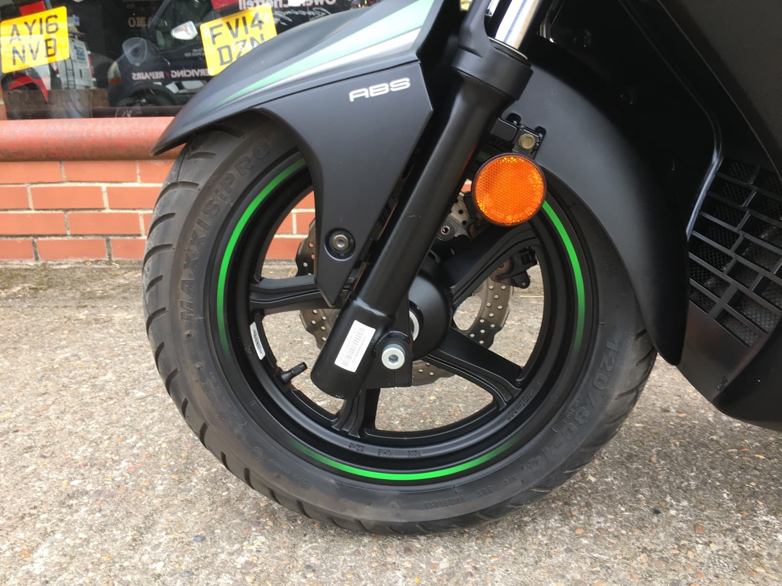 KAWASAKI J300 thumbnail 6