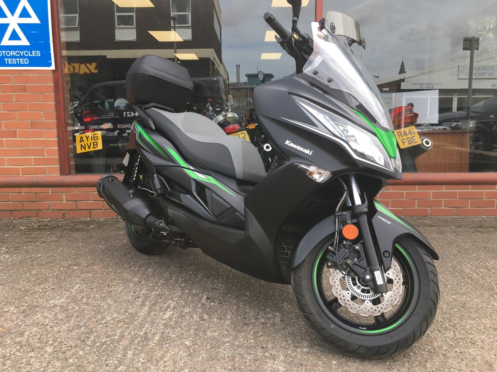 KAWASAKI J300 thumbnail 10