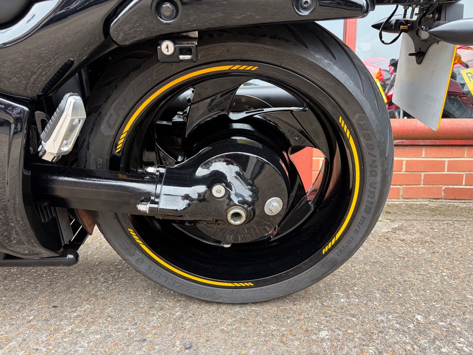 SUZUKI VZR1800 thumbnail 10