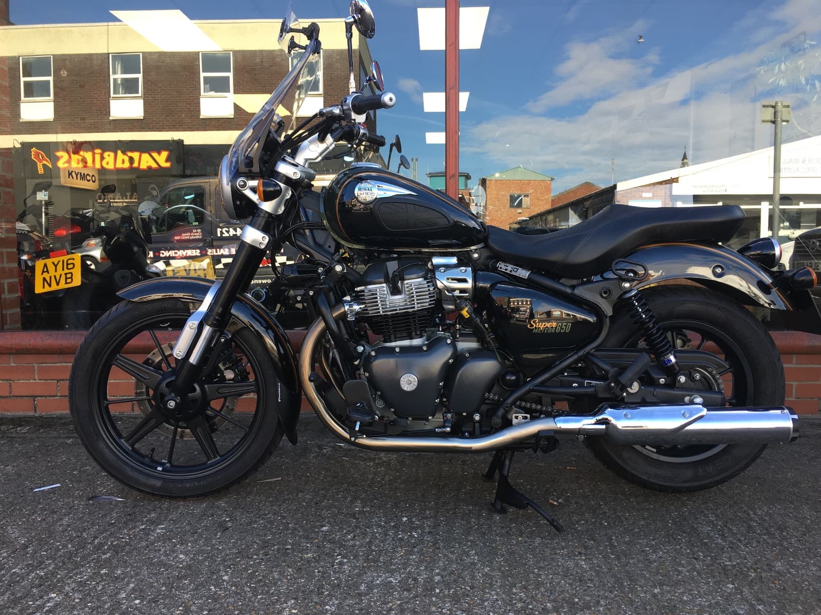 ROYAL ENFIELD SUPER METEOR 650 thumbnail 7