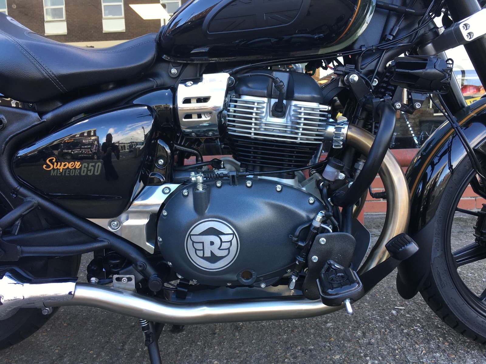 ROYAL ENFIELD SUPER METEOR 650 thumbnail 3
