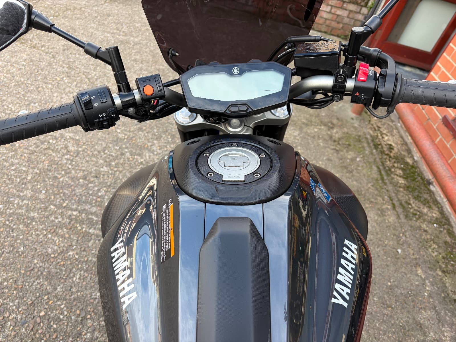YAMAHA MT-07 thumbnail 2